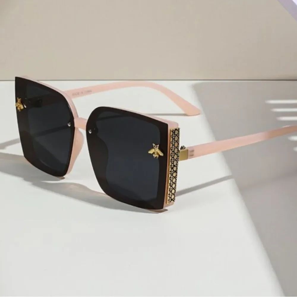 Light Pink or blk Square Fashion Sunglasses with Gold Bee Accent